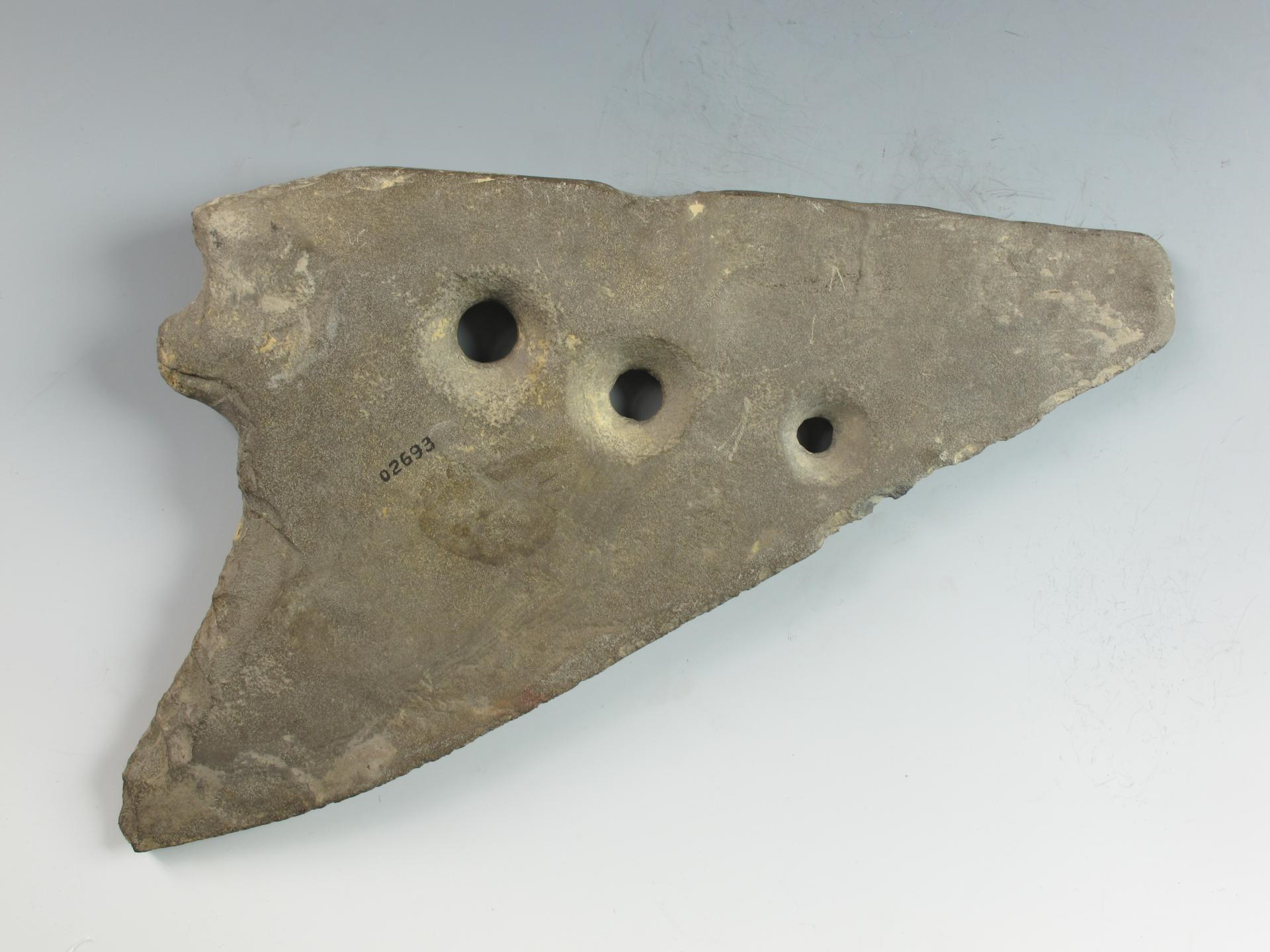 新石器时代三角形三孔石刀