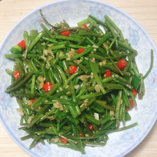 清炒手撕红薯梗