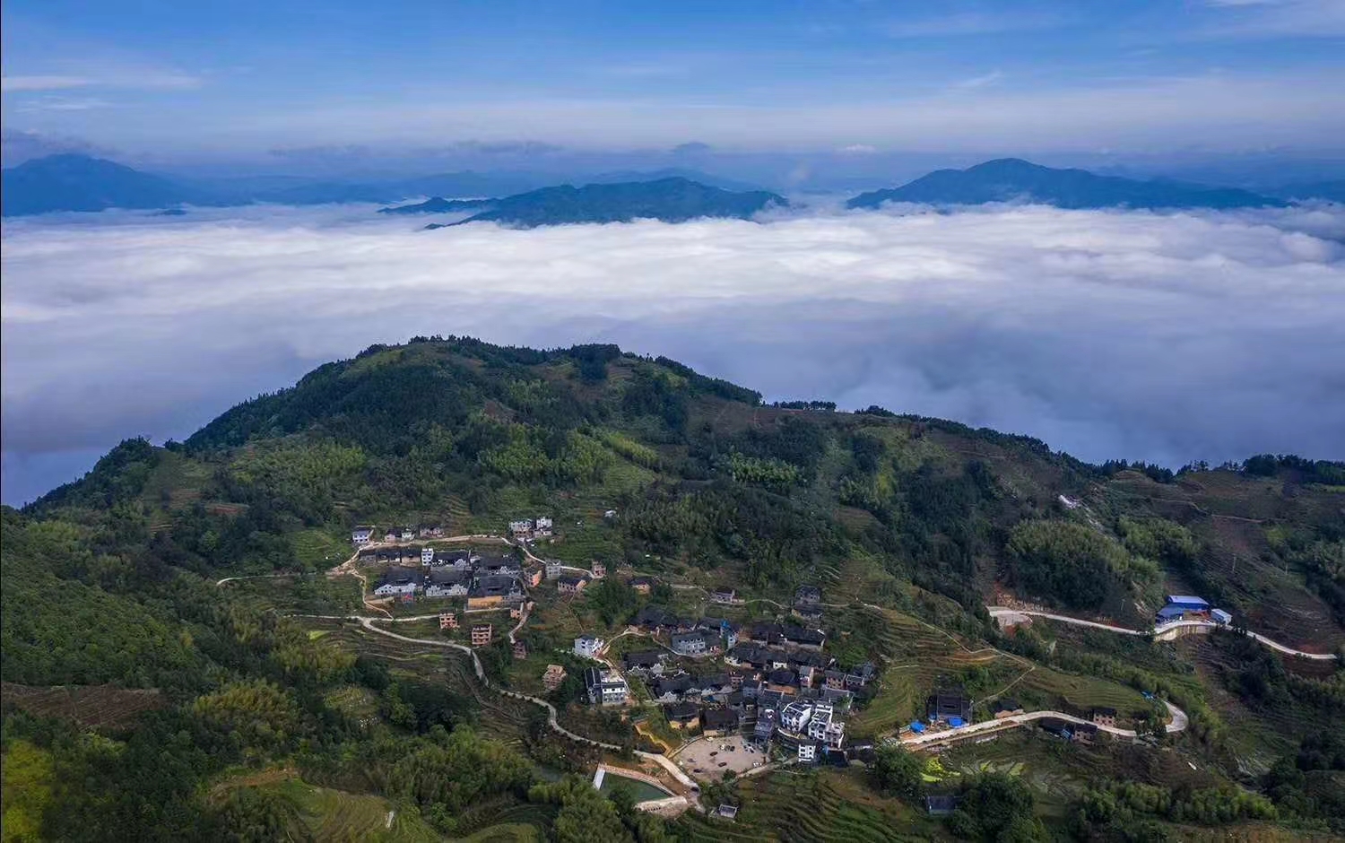  p>南岩村系潭头镇第九大村,位于福安东北部,东与柘荣县黄柏乡软岭村