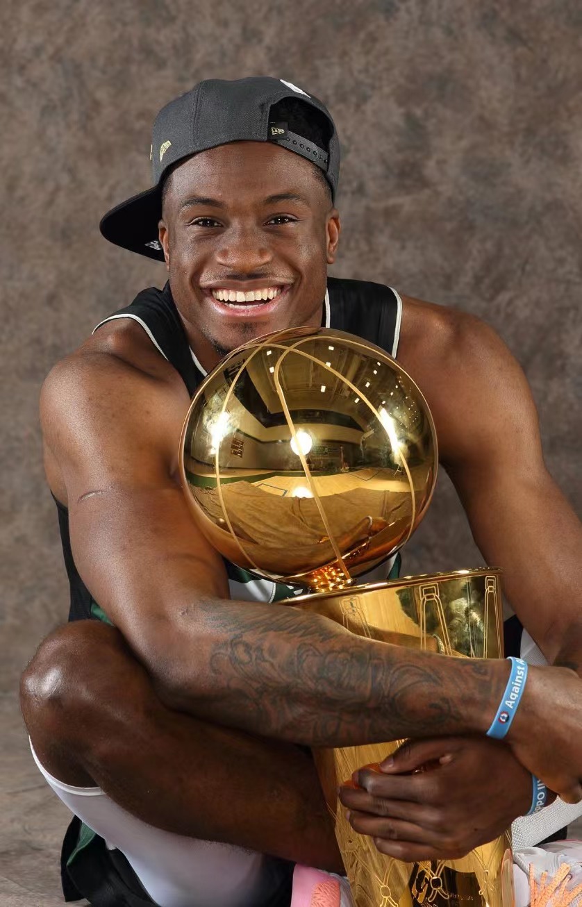 萨纳西斯·阿德托昆博