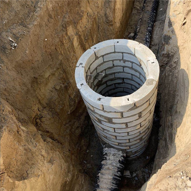  p>砖砌检查井,又称窨井,是指为地下基础设施(如供电,给水,排水,通讯