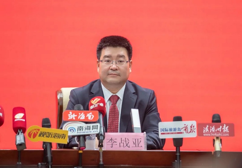  p>李战亚,男,现任海南省委政法委副秘书长,新闻发言人. /p>