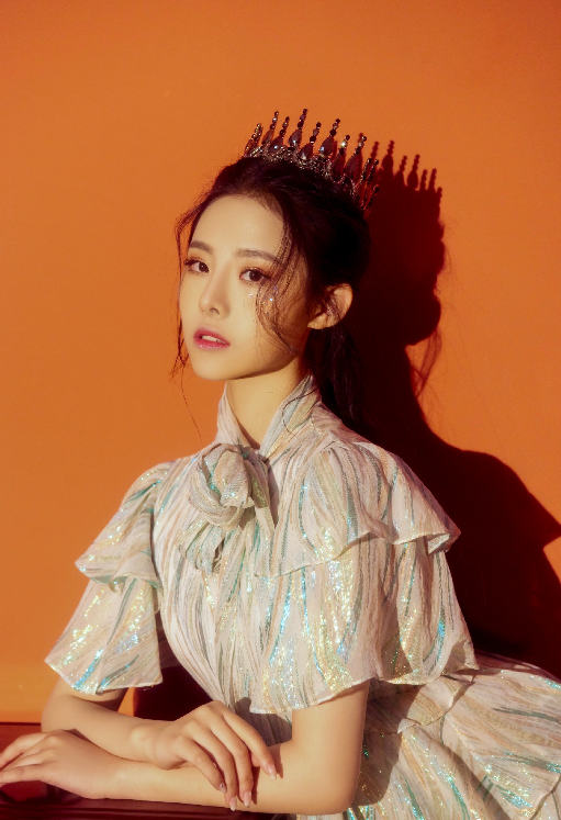  p data-id="gnbwin9pcw">董颜,原名王婷, span class="ref" data-ctr