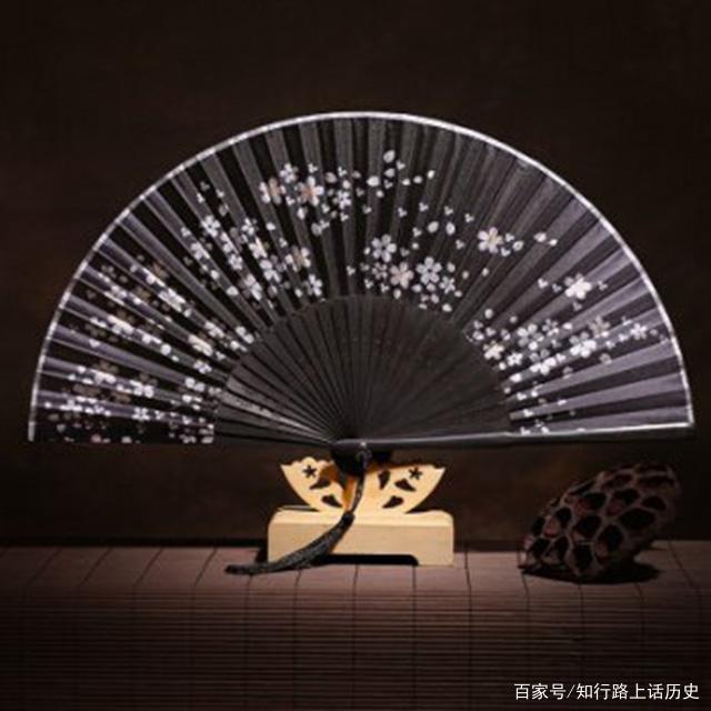 儒+道+佛=扇子，文人的“玩物”扇子，为何能“装下”中国传统文化？_百科TA说