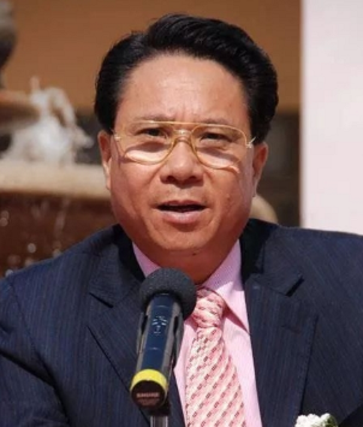 7-)汉族,广东潮阳东凤人.第五届深圳市人大代表,罗湖区人大代表.