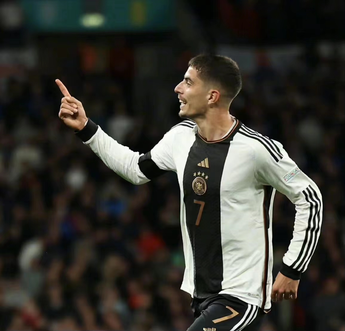 于英超的 a target="_blank" href="/item/切尔西足球俱乐部/2117440"