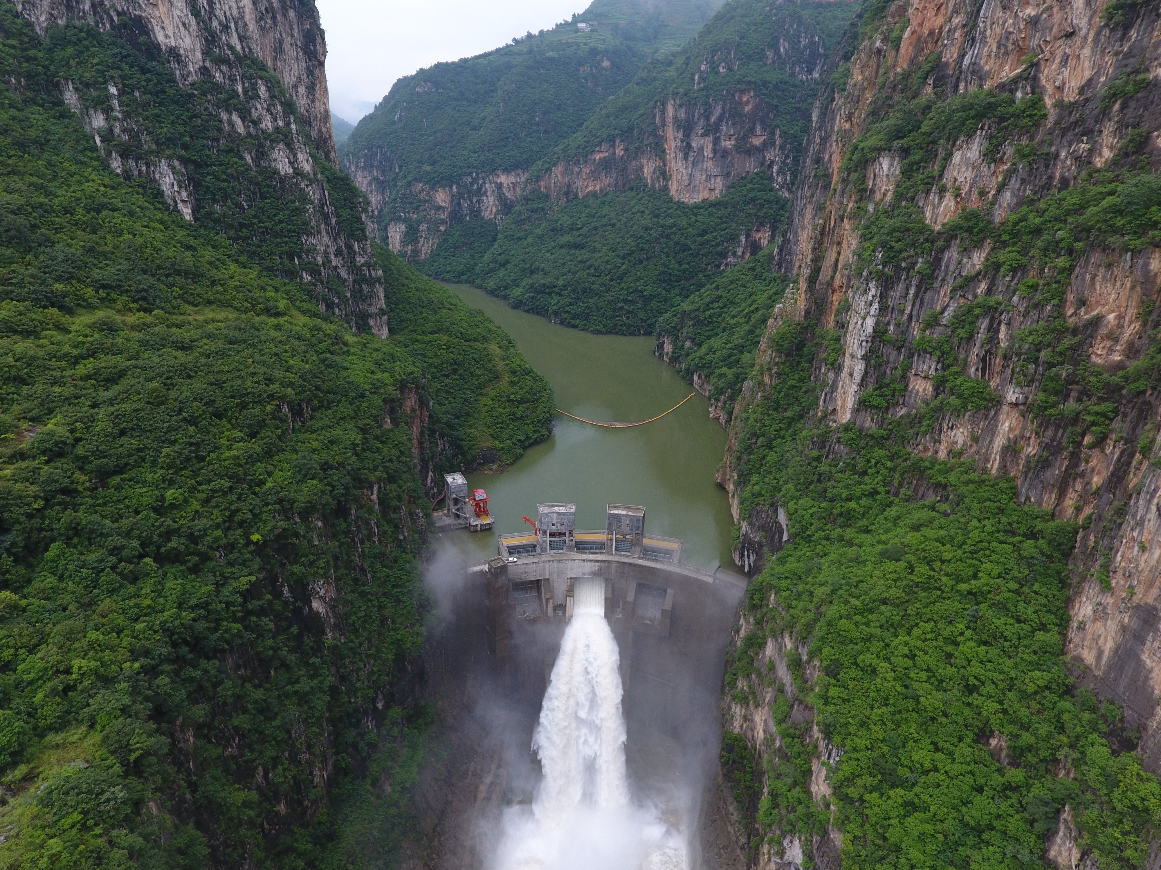 水电站位于 a target="_blank" href="/item/北盘江">北盘江 /a>干流