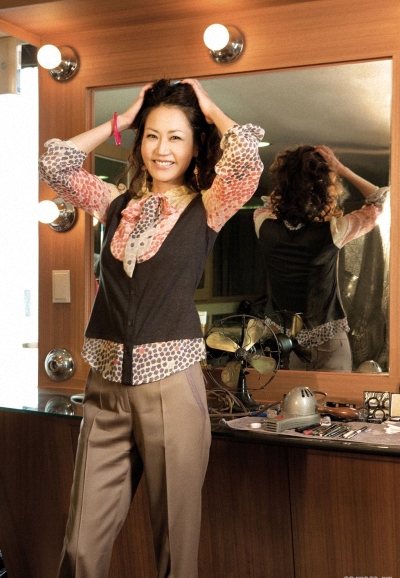  p>申恩庆(         ),1973年2月5日出生于韩国首尔,毕业于 a target=