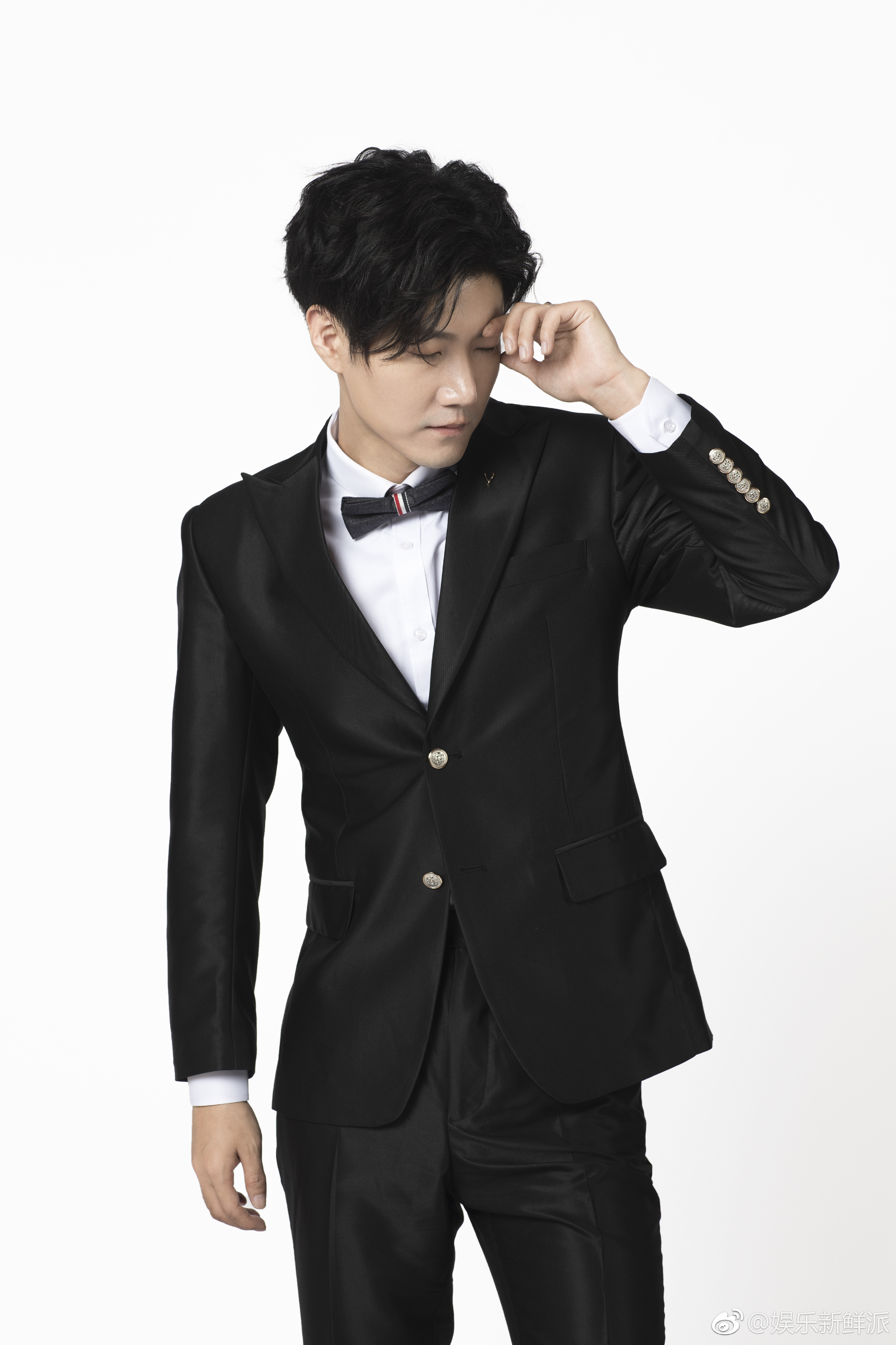  p>王晰,1985年4月9日出生于辽宁省营口市,中国内地流行乐男低音歌手