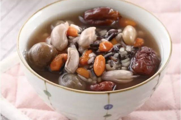 枸杞子炖羊脑汤