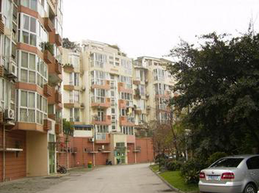  p data-id="gnhfgko642">金色花园位于成都市武侯大道双楠段60号,由