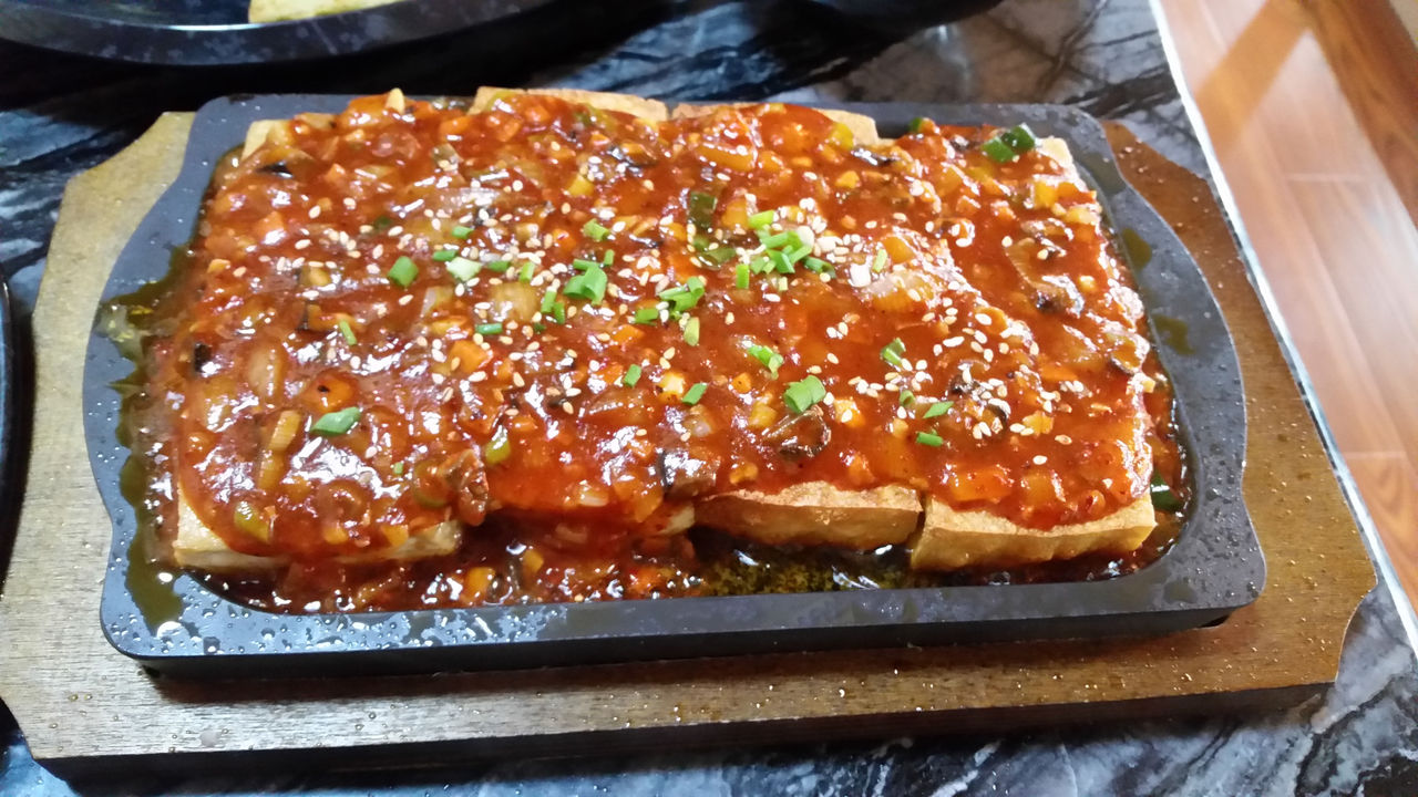  p>韩国铁板豆腐,是一道韩国美食.