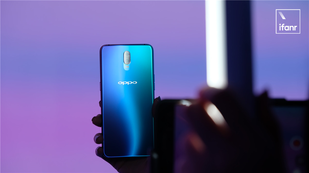 OPPO 发布 R17 和 R17 Pro：回归产品本身，依旧「好色成性」_百科TA说