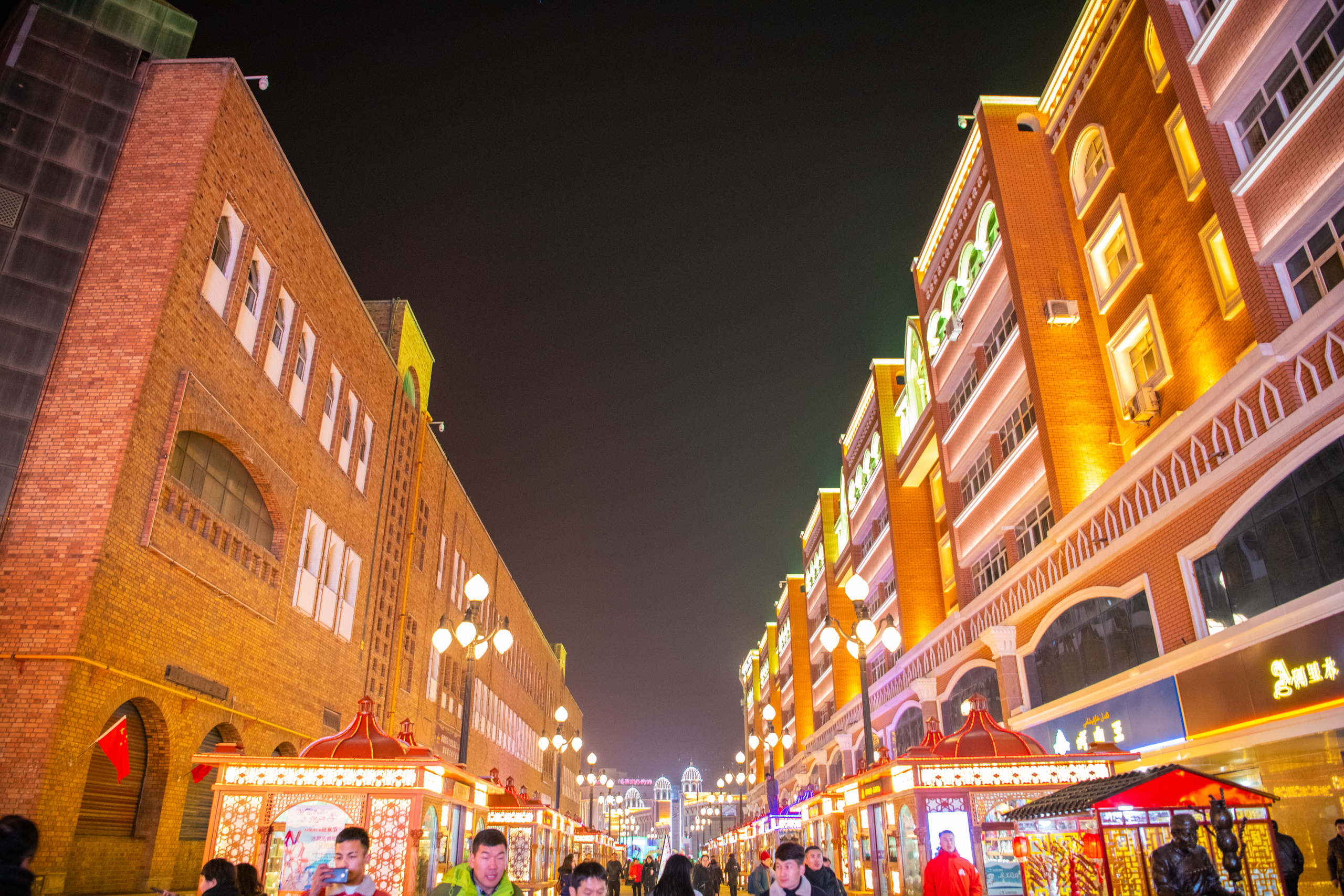  p>新疆国际大巴扎(英语:xinjiang international grand bazaar),于
