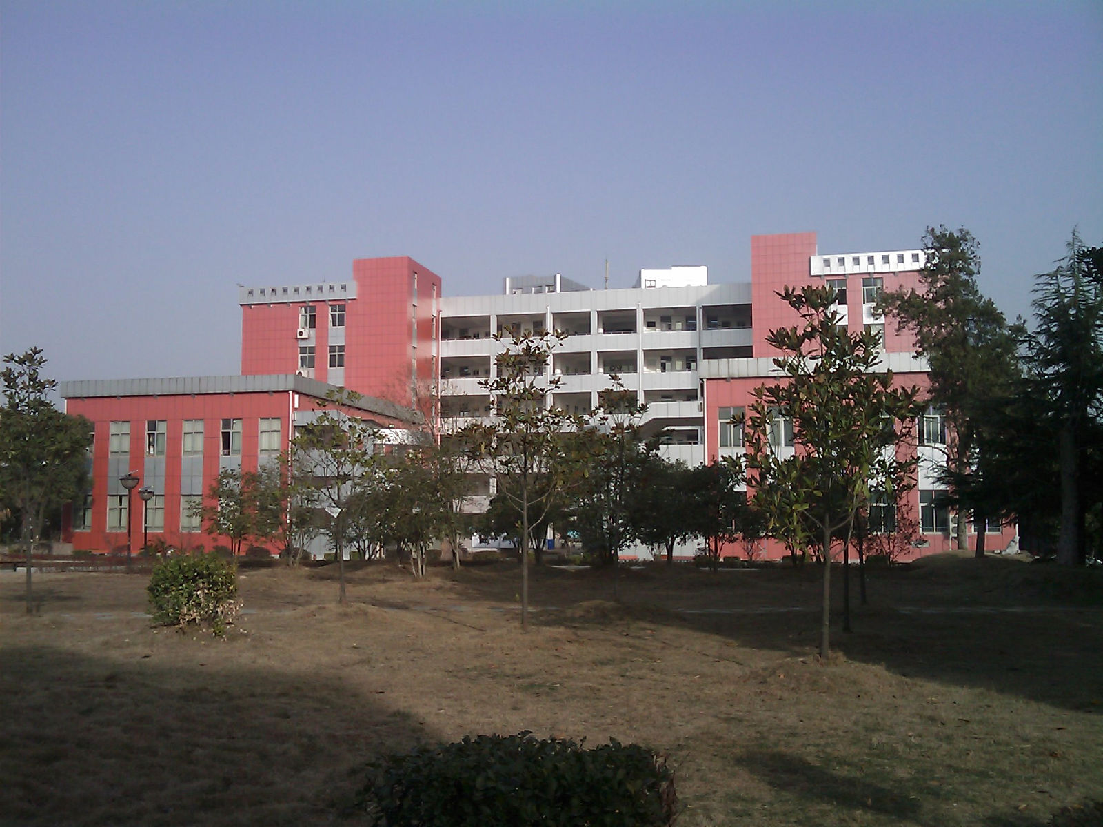  p>武汉洪山 a href="#">高级中学 /a>,地处风景秀丽的 a href="#"