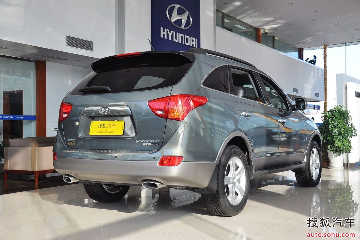  p>现代维拉克斯是一辆进口汽车,该车外观整体线条圆润,柔和,综合油耗