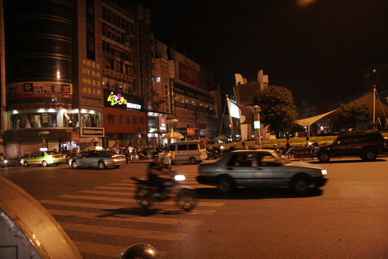  p>岳阳步行街,岳阳 a href="#" data-lemmaid="4628236">东茅岭 /a> 