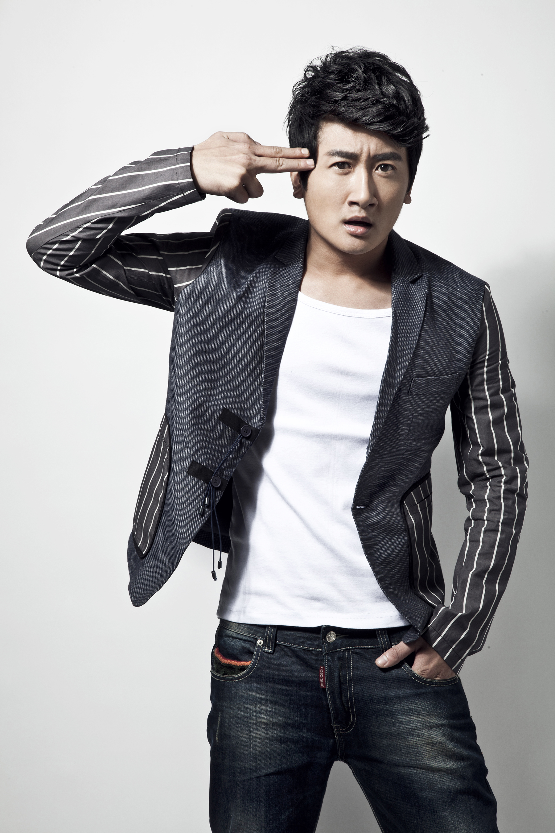  p>石天硕,1987年3月24日出生于黑龙江省黑河市北安市,中国内地影视男