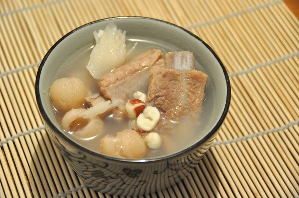  p>芡实淮山煲猪骨是以 a href="#">排骨 /a>芡实淮山药桂圆为主要