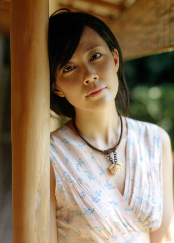 p>木村佳乃(yoshino kimura),1976年4月10日出生于英国伦敦,歌手,演员