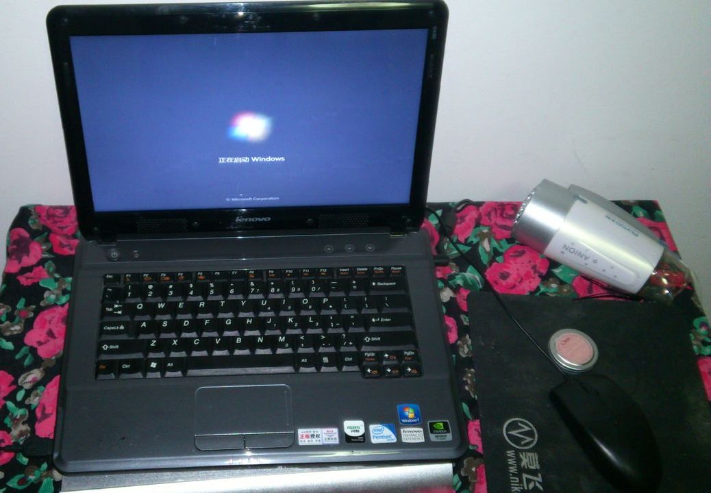  p>联想g450是一款定位于家庭用户市场的低价位笔记本,采用了新一代的