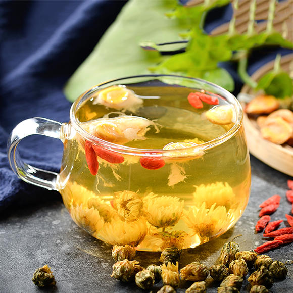  p>罗汉果菊花枸杞茶其实有很好的清热润燥,以及止咳解渴的效果,对于