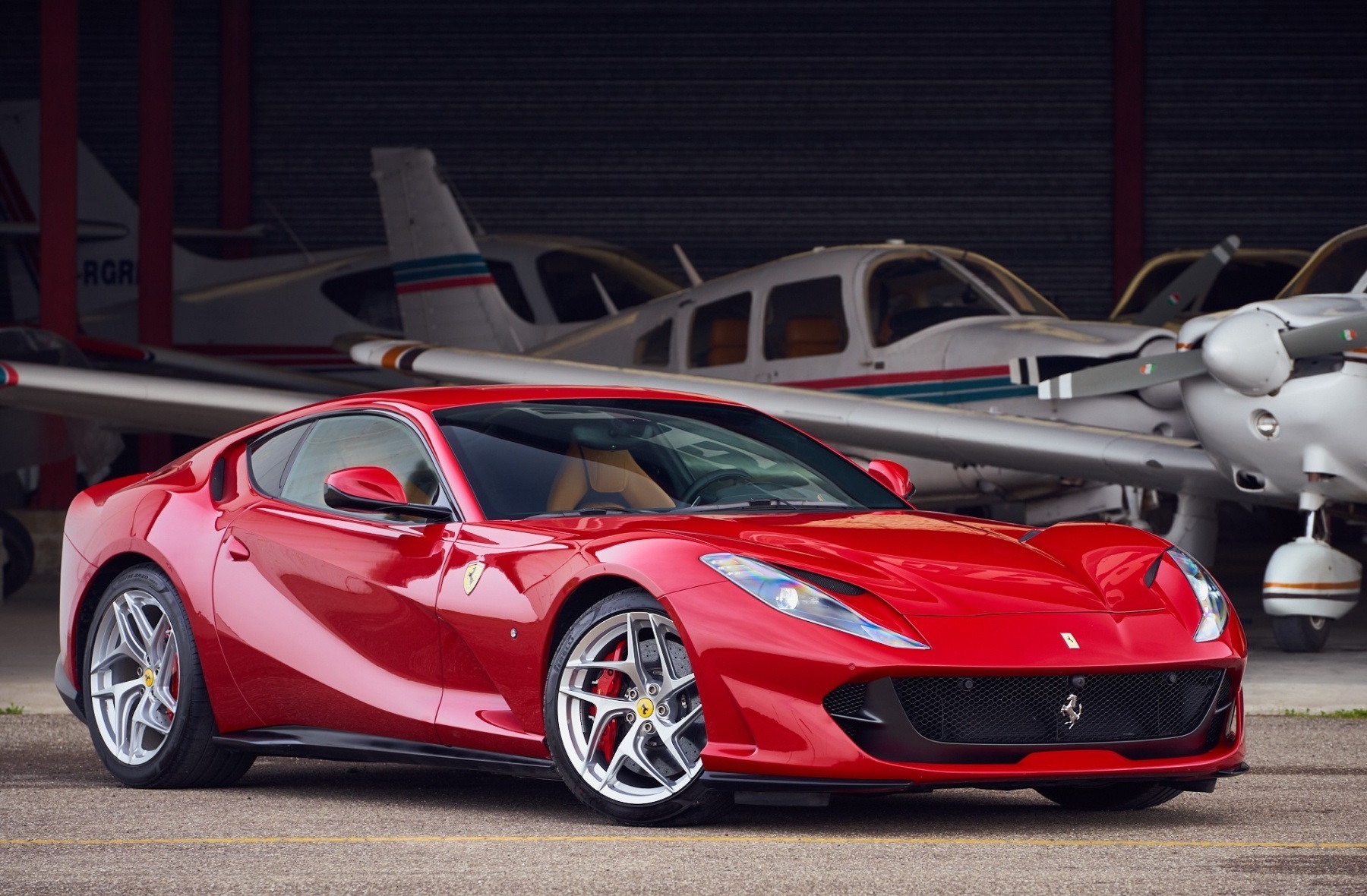 后轮驱动的跑车,为 a target="_blank" href="/item/法拉利f12