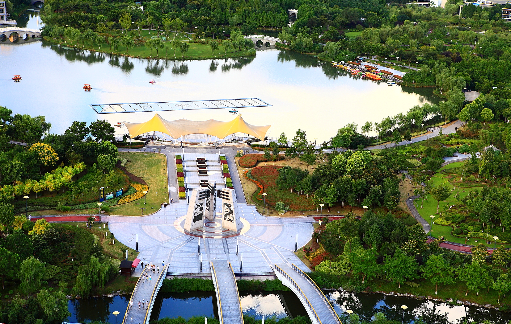  p> a href="#" data-lemmaid="5096789">盐城市 /a>盐渎公园位于盐城