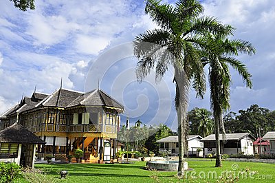 座落在 a target="_blank" href="/item/霹雳州/8840953" data-le