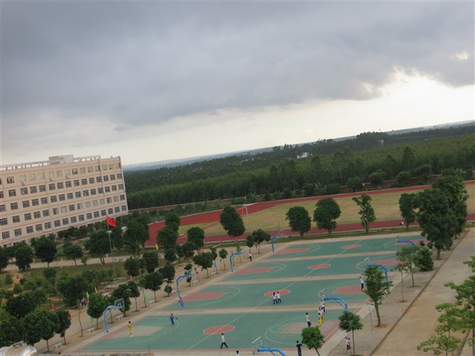 雷州市第八中学