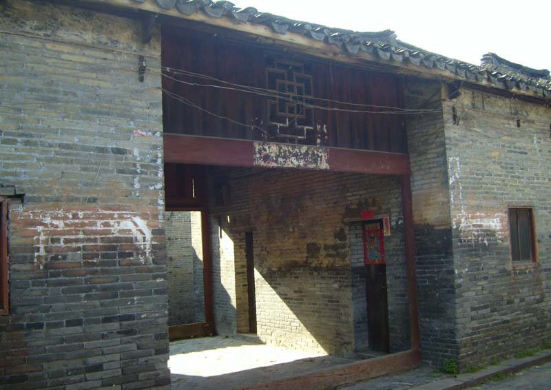  p>黄家大院,位于南宁市中尧南路88号,有一处清朝建筑,叫黄家大院