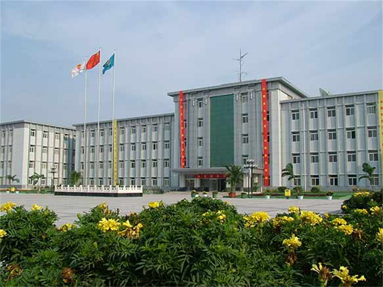 p>天津石油职业技术学院隶属于中国石油天然气集团公司,是获得国家和