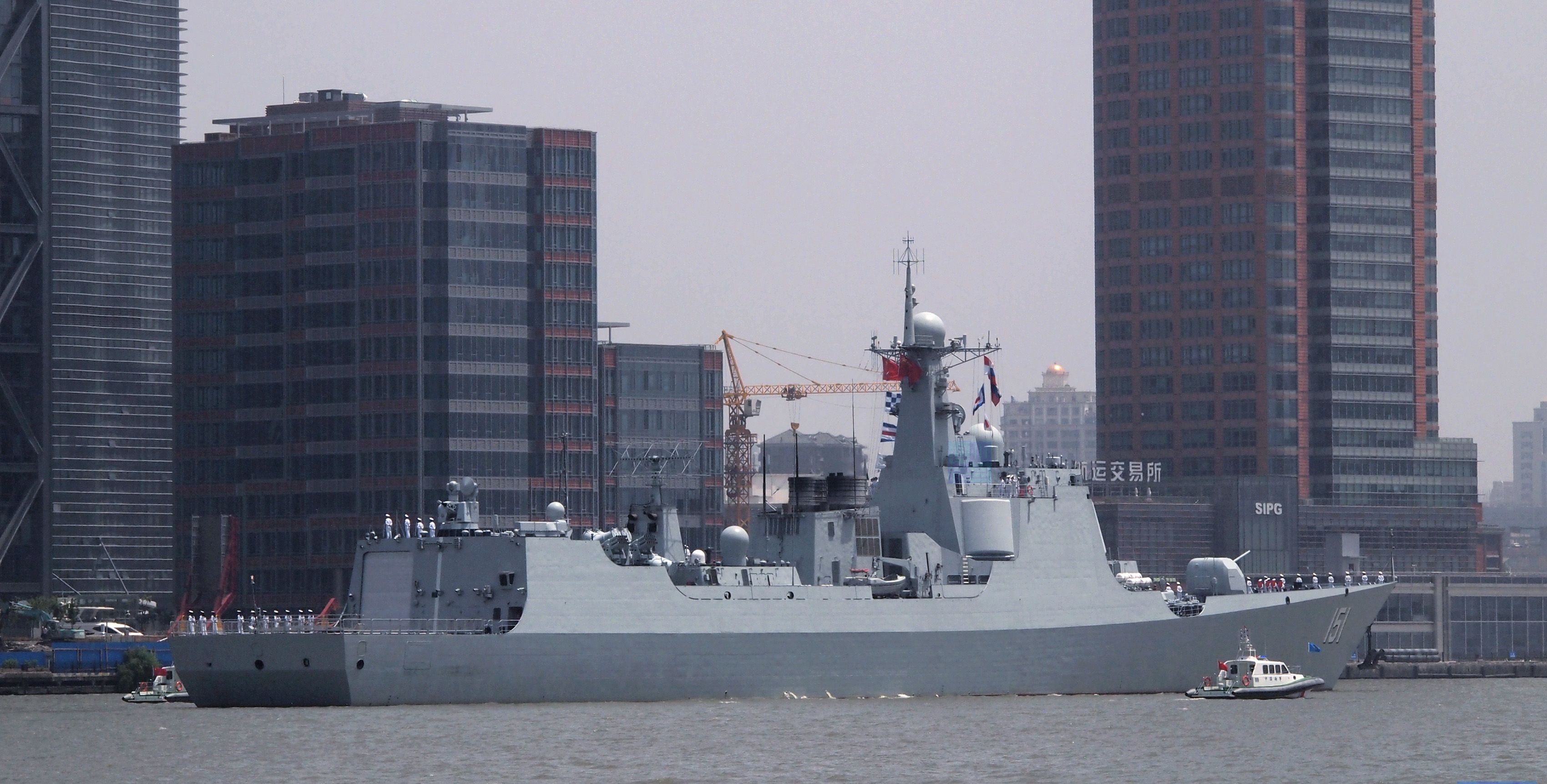  p>郑州号驱逐舰(舷号:151,简称:郑州舰),是中国海军隶下的一艘 a