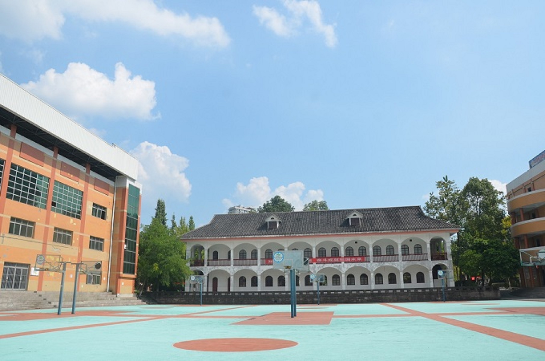  p>重庆市大足中学,位于重庆市 a target="_blank" href="/item/大足