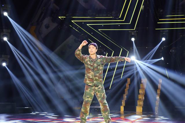 备受瞩目的中央电视台军事节目《军营大舞台——谁是战士之星》历经八