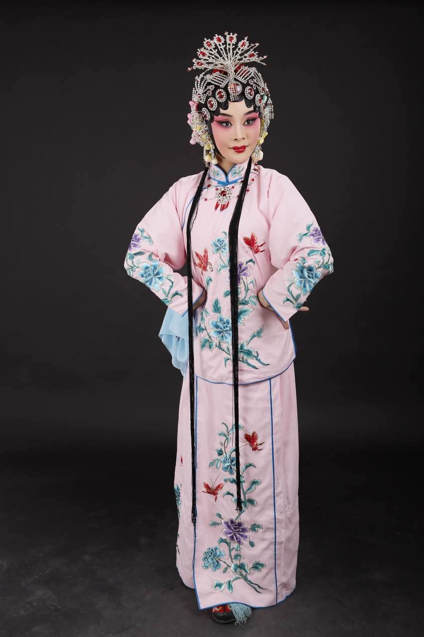 集团公司评剧团(原唐山市评剧团)优秀青年演员,工青衣,花旦,闺门旦