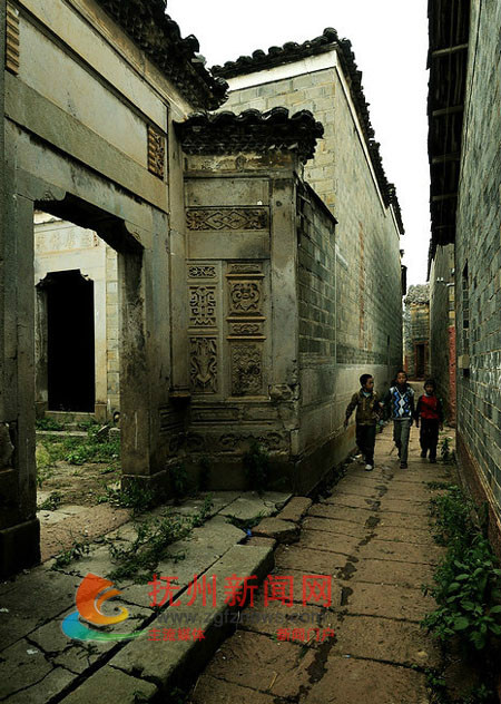 水南村位于金溪,临川,东乡三区县交界处.地处