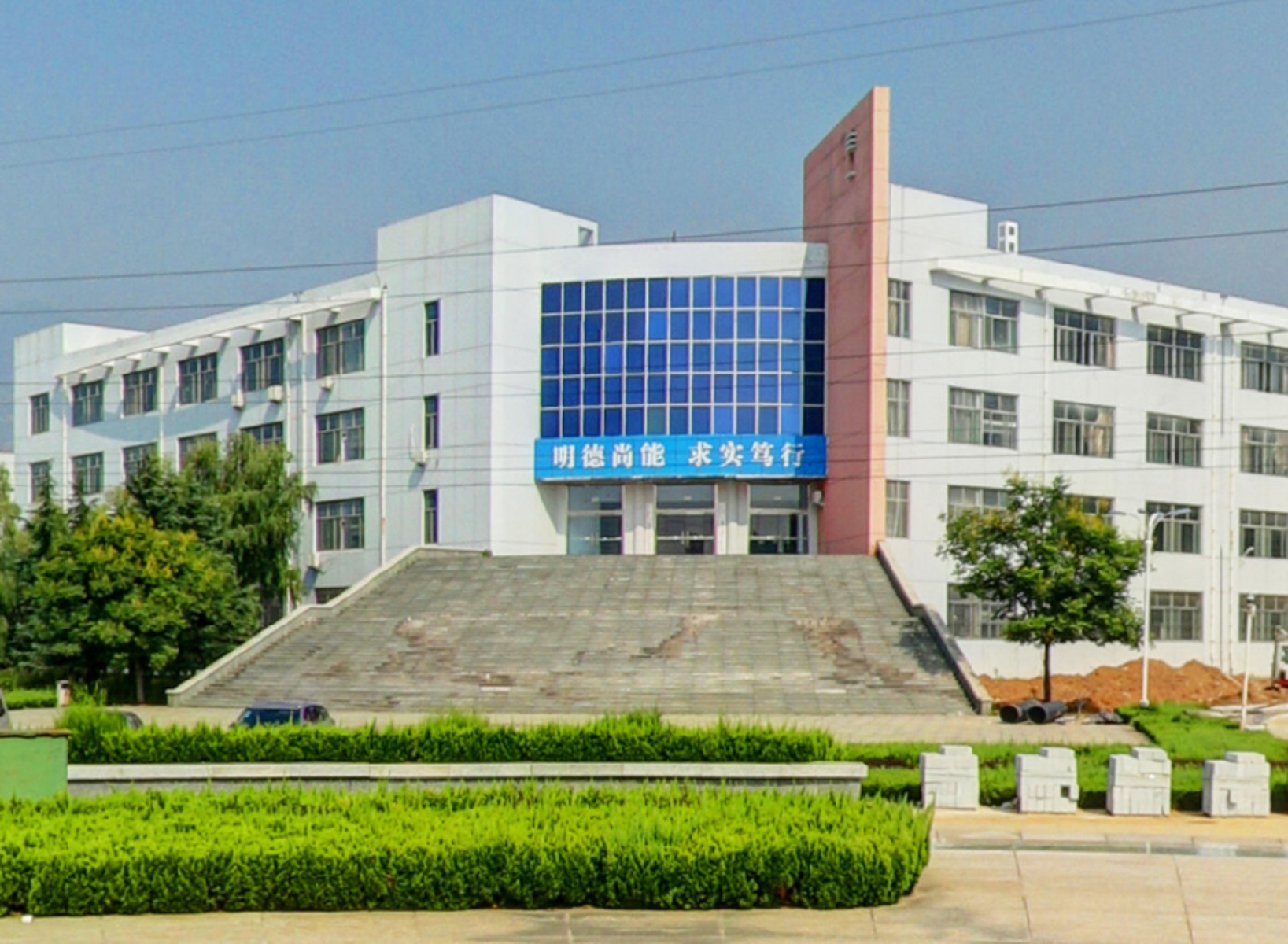  p>山东服装职业学院是一所经山东省政府批准,教育部备案的公办普通