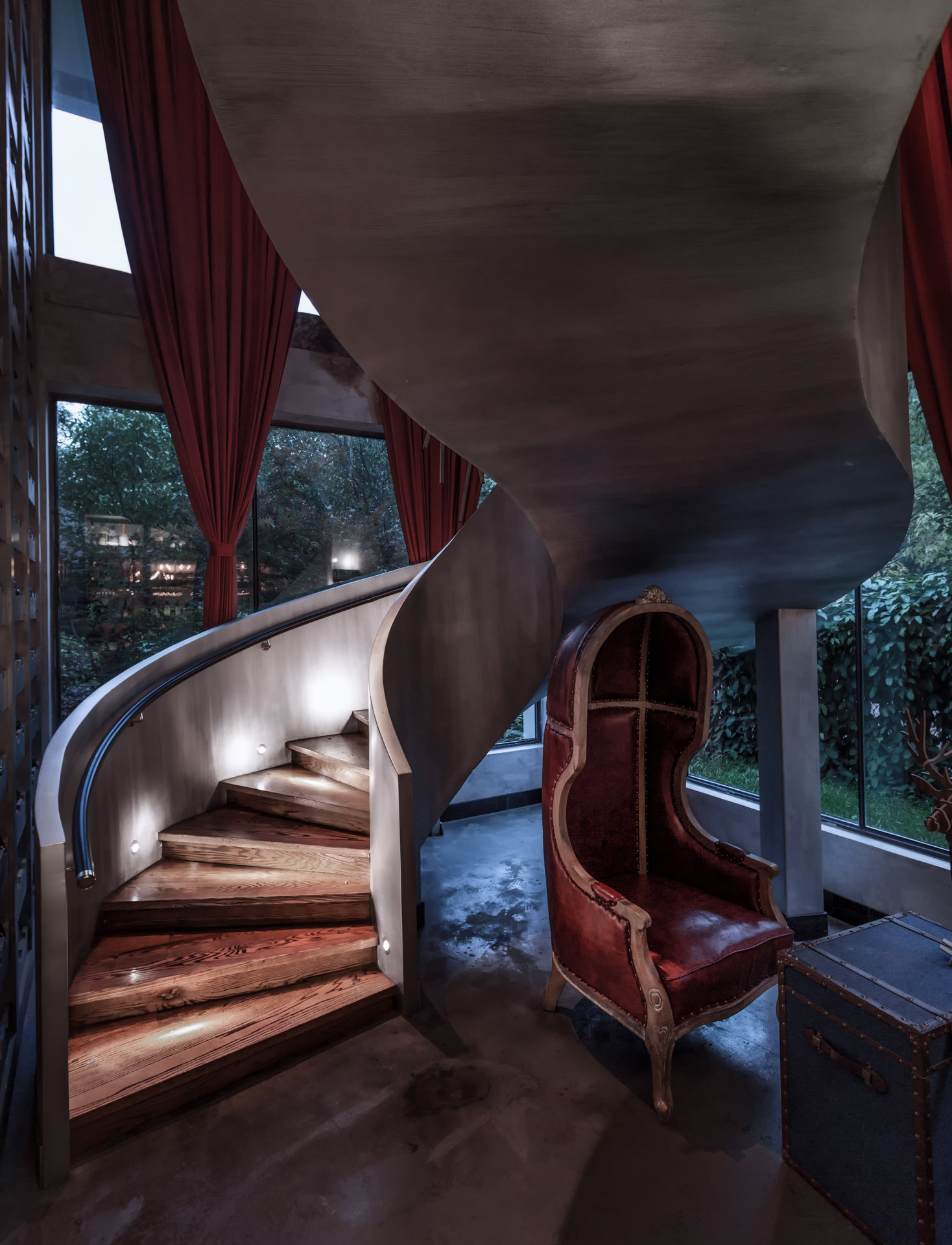  p data-id="gnau6k27eh">李路,女,深圳李路设计有限公司创始人.