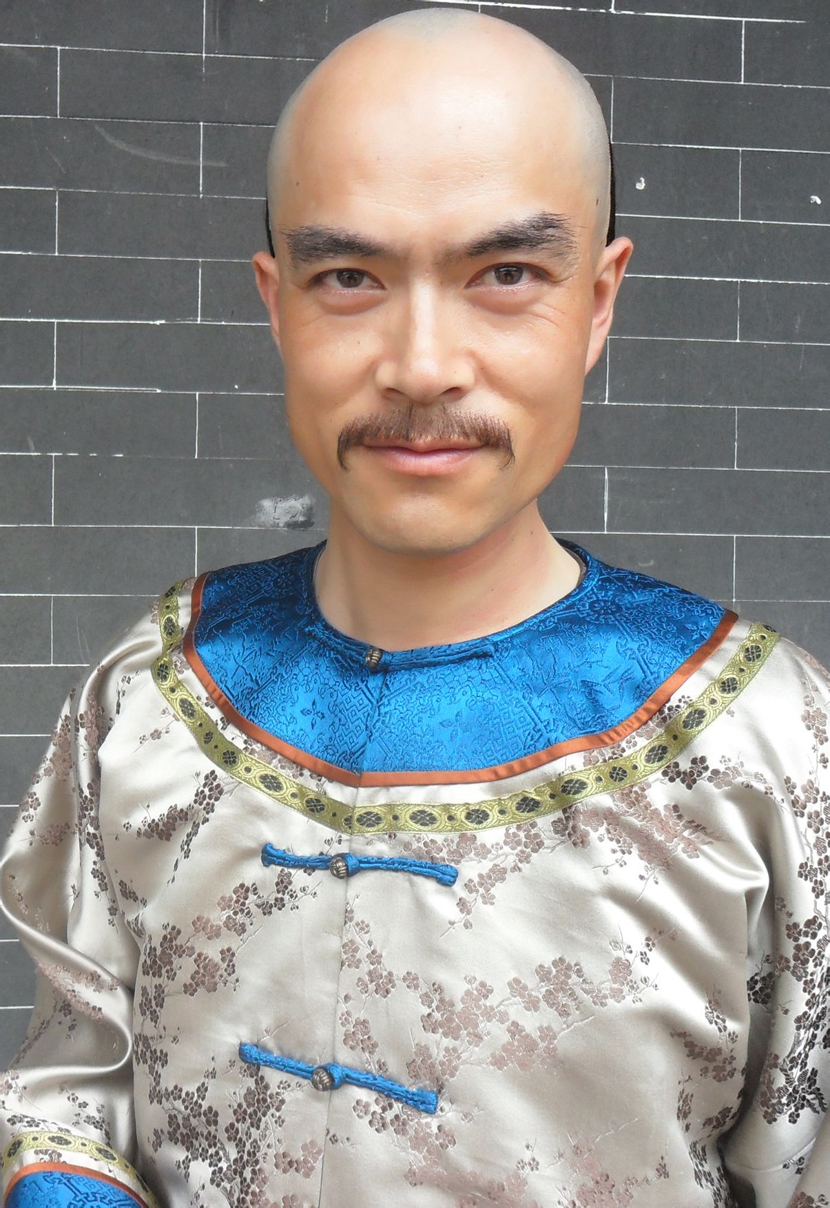  p>徐爱敏,女,1952年2月出生,主任医师,毕业于青