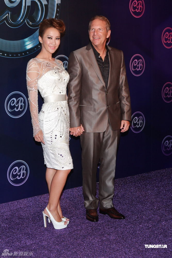 ,1975年1月17日出生于中国香港,华语流行乐女歌手