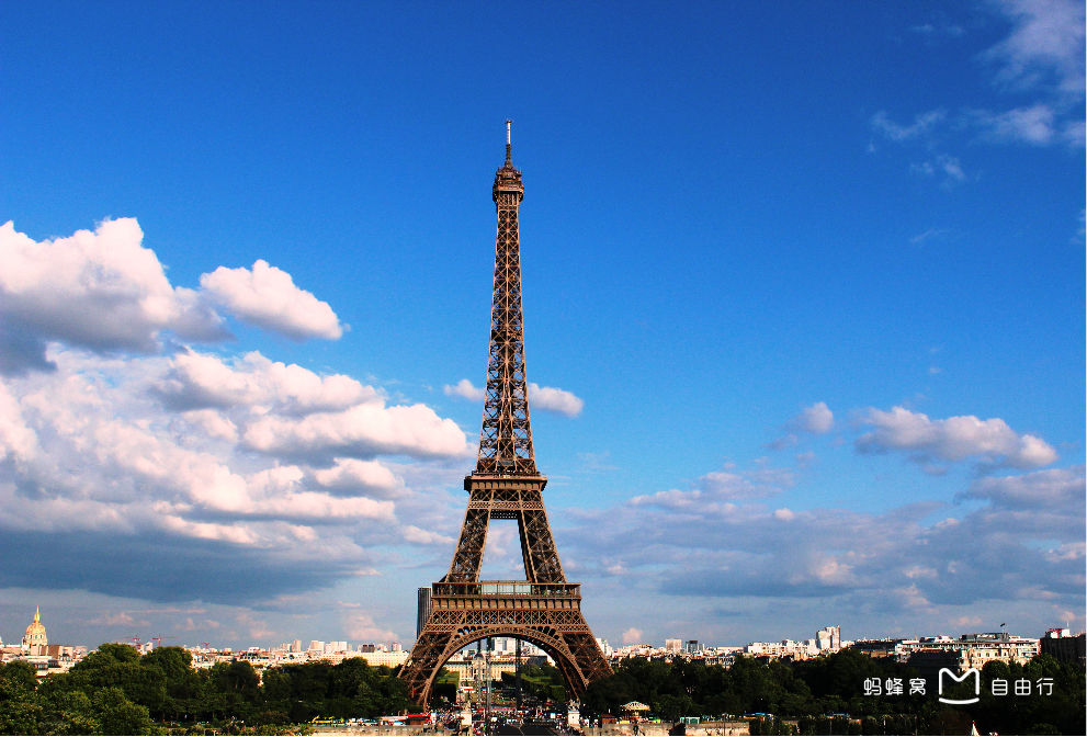  p>埃菲尔铁塔( i>法语:la tour eiffel;英语:the eiffel tower /i>)