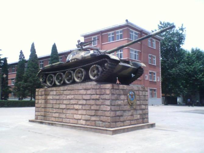 装甲兵指挥学院坐落在 a target="_blank" href="/item/石家庄/154997