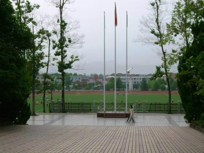  p>重庆市梁平中学,建校于1907年,是重庆市重点 a href="#" data