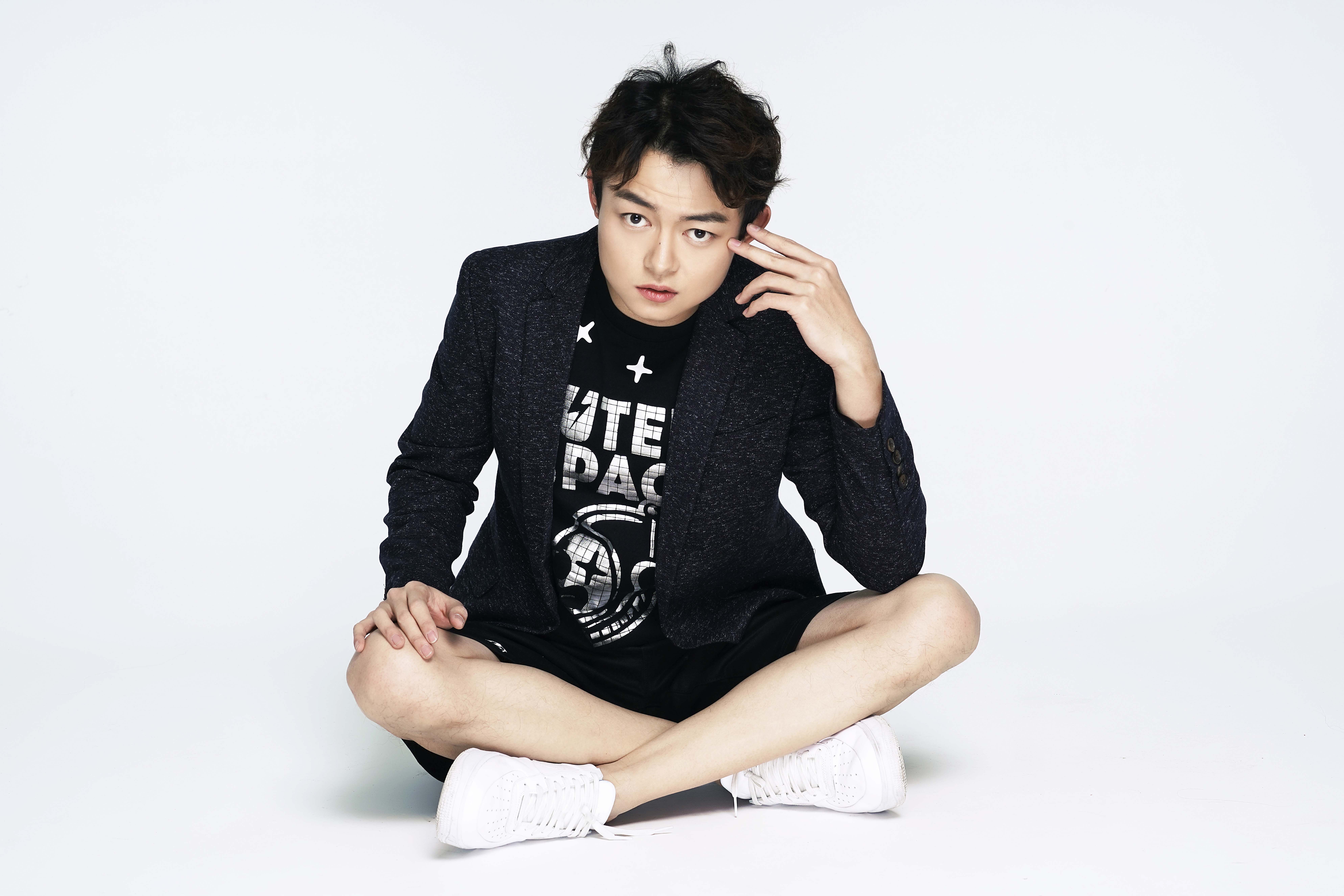 万国鹏 全网资源