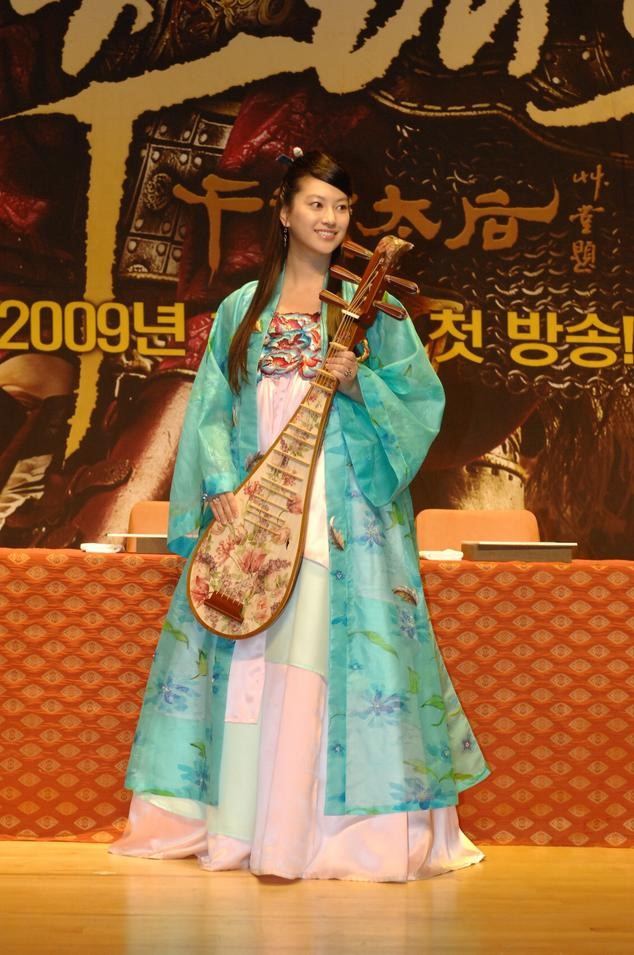  p data-id="gnwmgz1xl5">《千秋太后》是韩国kbs2电视台于2009年1月3