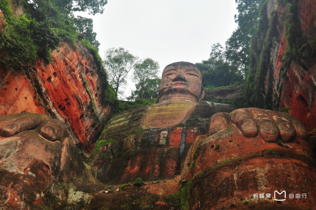  p>巨型睡佛又称隐型睡佛,位于 a target="_blank" href="/item/乐山