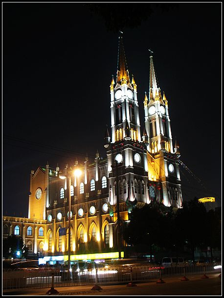 明末清初由法国神父在宁波城内药行街兴建教堂,1723年被雍正皇帝下令