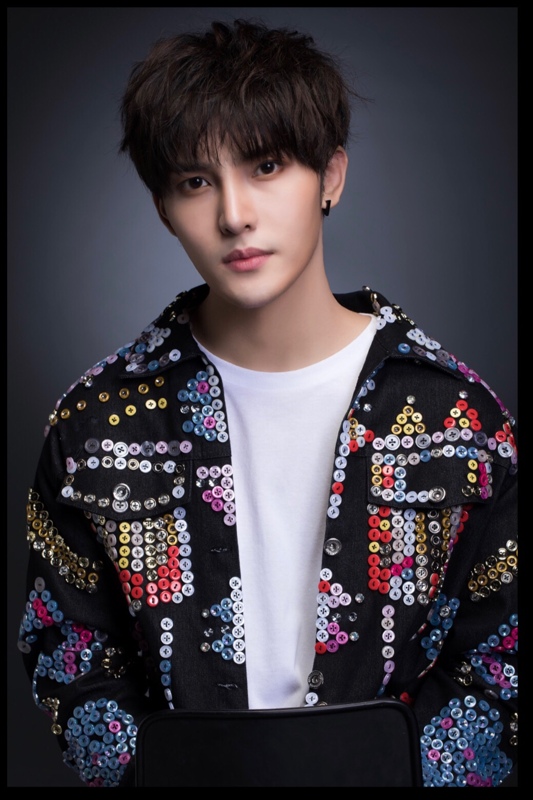 n9hk">韩松,1998年12月26日出生于山东省威海市,中国内地男歌手,演员