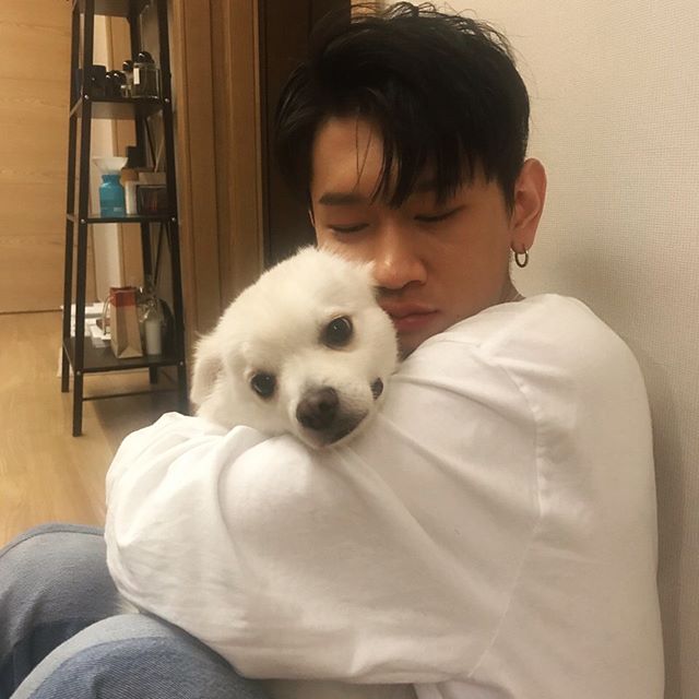  p>crush(         ),本名申效涉,1992年5月3日出生于韩国首尔特别市